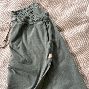 Vuori performance jogger medium